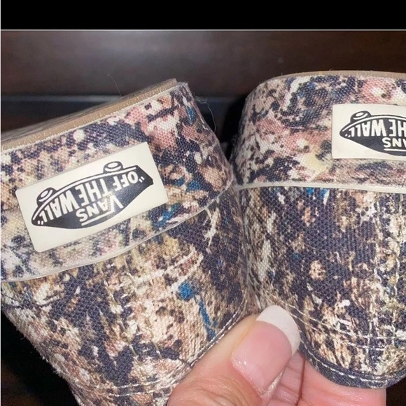 Vans NWTS ~
AUTHENTIC
MoMA BY JACKSON POLLACK!
OUT
OF STOCKIE ONE - Picture 5 of 9